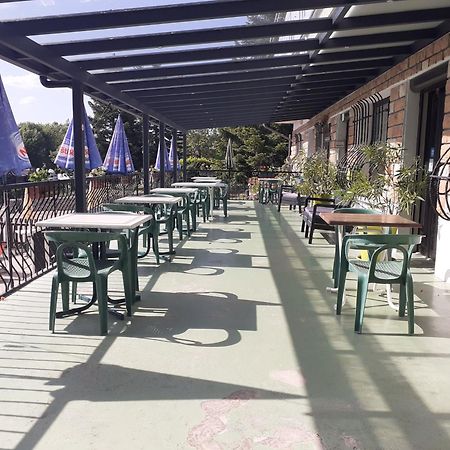 乔米尔杜拉克餐厅酒店 克莱尔沃－莱拉克 外观 照片